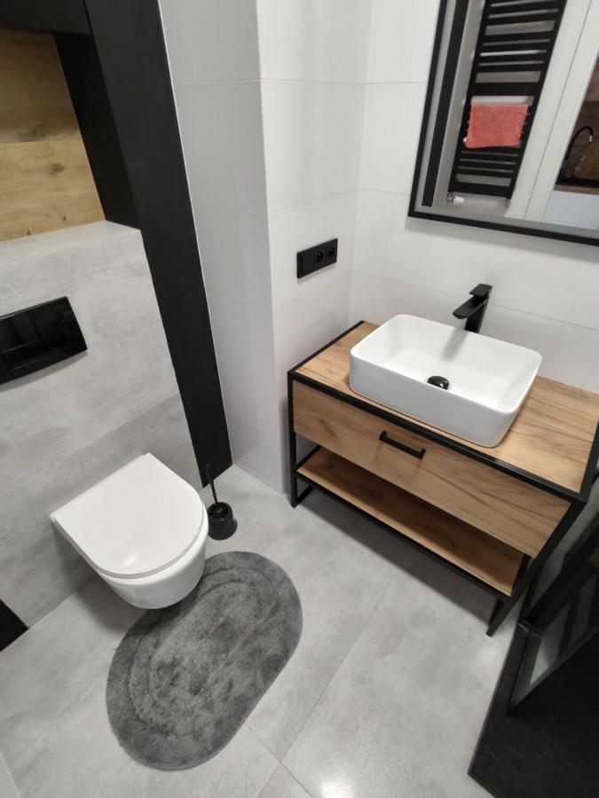 شقة Uroczy Apartament Z Miejscem Na Auto W Garazu وارسو المظهر الخارجي الصورة