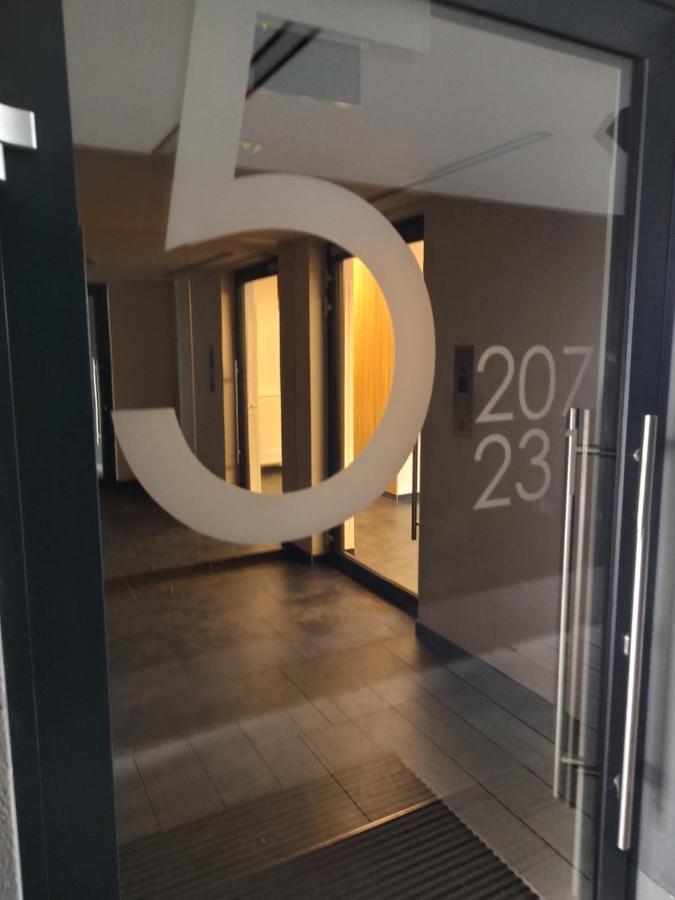 شقة Uroczy Apartament Z Miejscem Na Auto W Garazu وارسو المظهر الخارجي الصورة