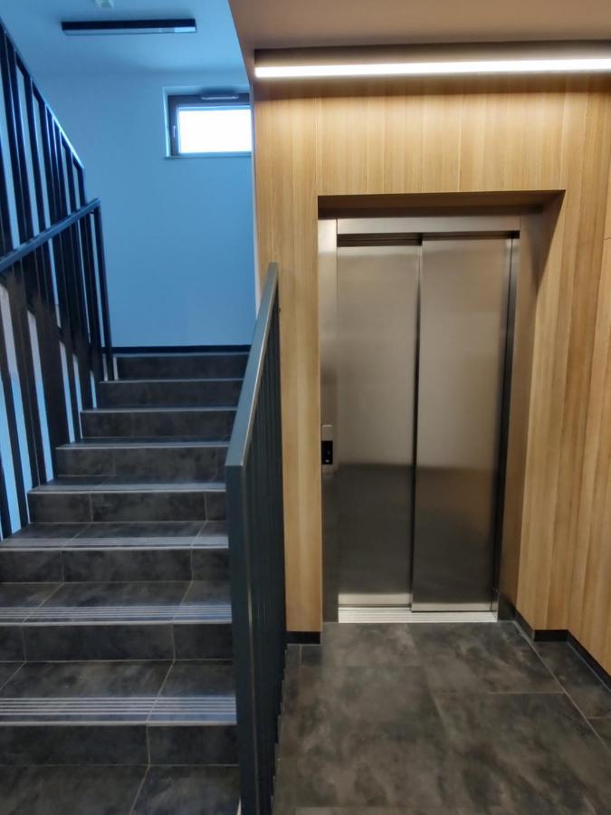 شقة Uroczy Apartament Z Miejscem Na Auto W Garazu وارسو المظهر الخارجي الصورة
