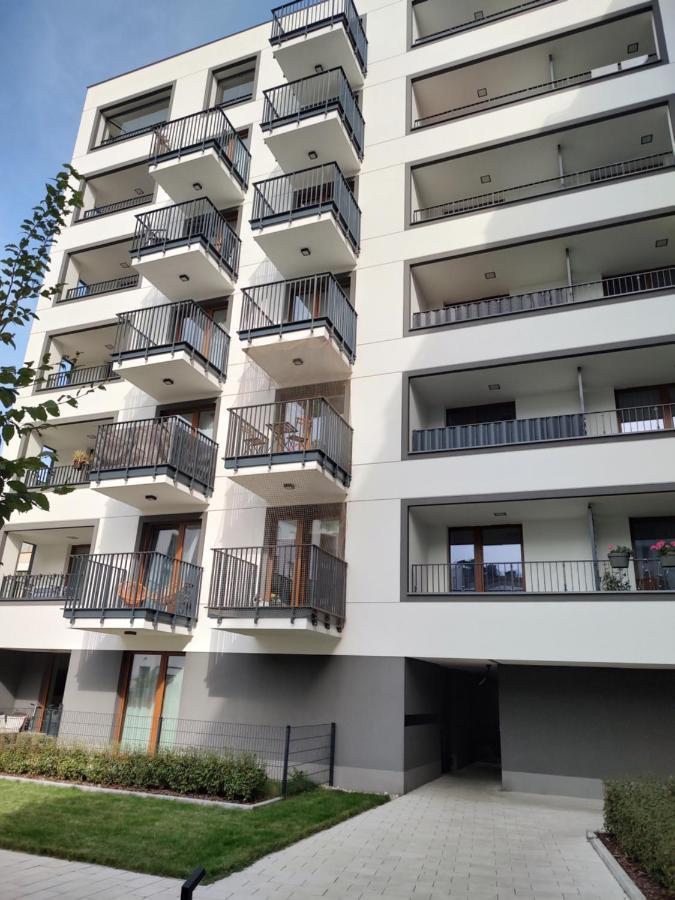 شقة Uroczy Apartament Z Miejscem Na Auto W Garazu وارسو المظهر الخارجي الصورة