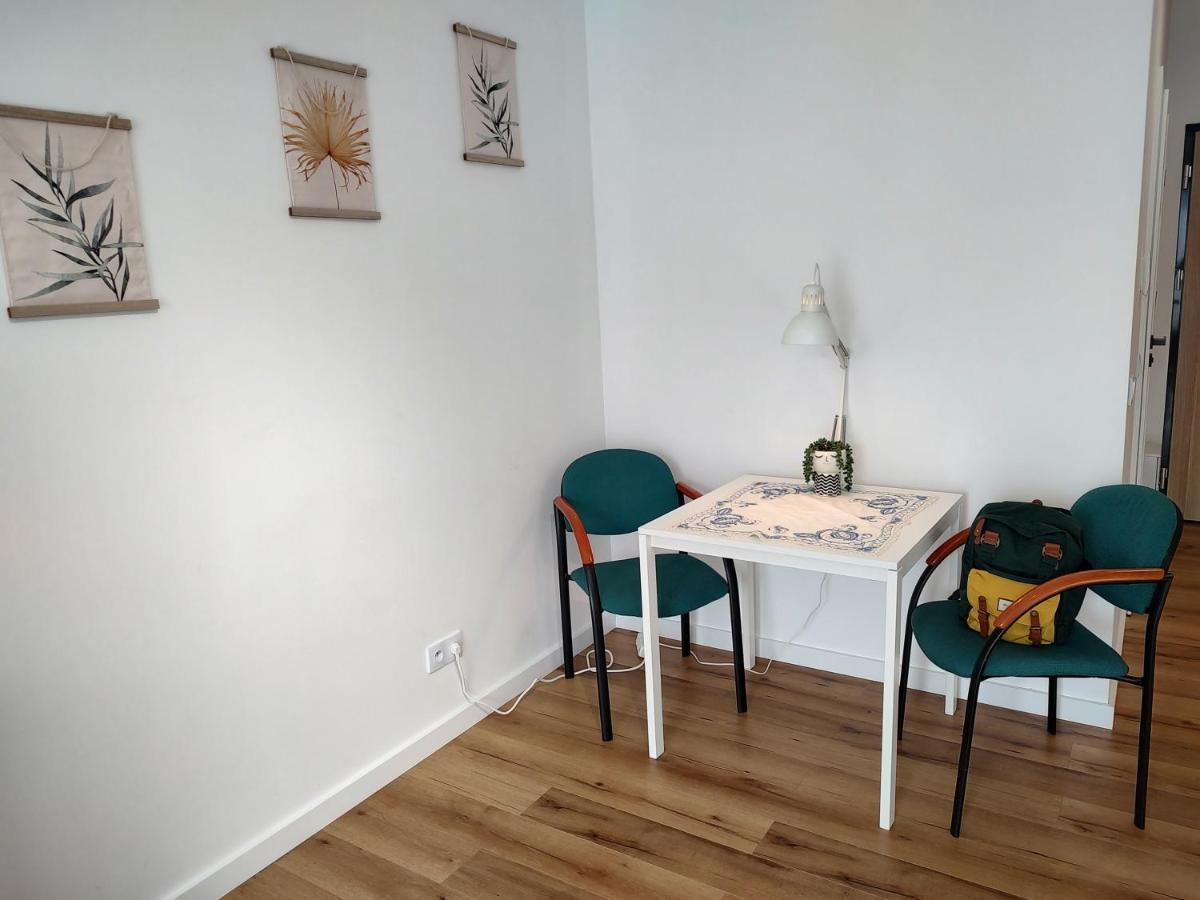 شقة Uroczy Apartament Z Miejscem Na Auto W Garazu وارسو المظهر الخارجي الصورة